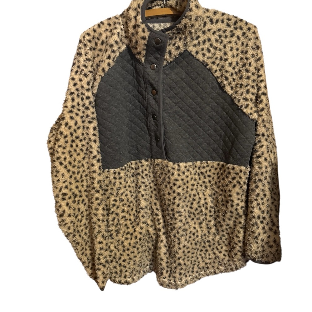 Maurices Animal Print Fleece with Gray Accents pullover ladies xl extra large